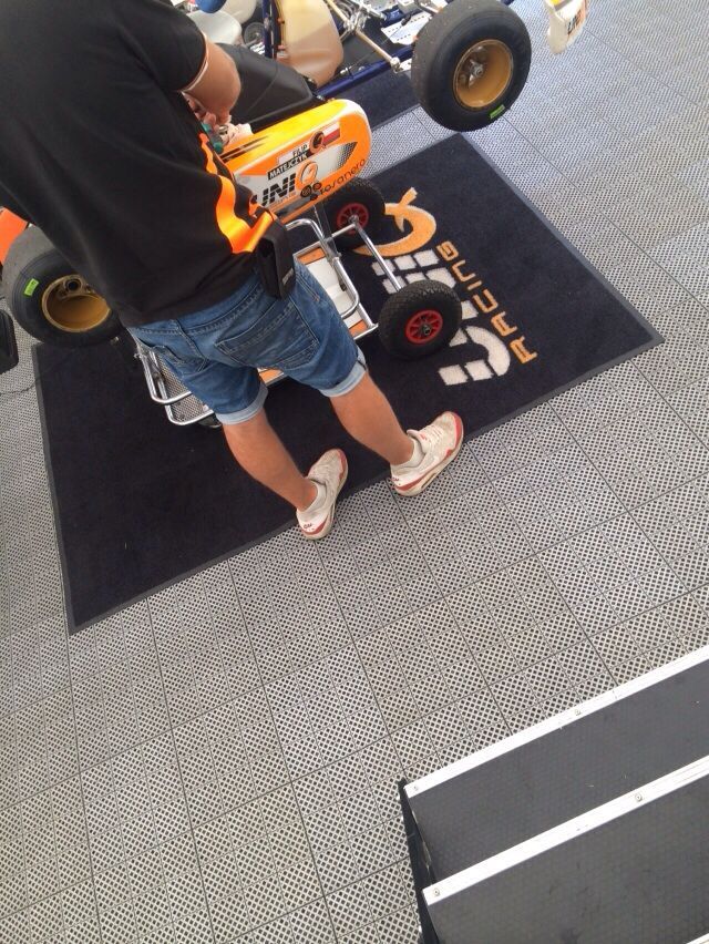 Karting pit zone floor protection carpet